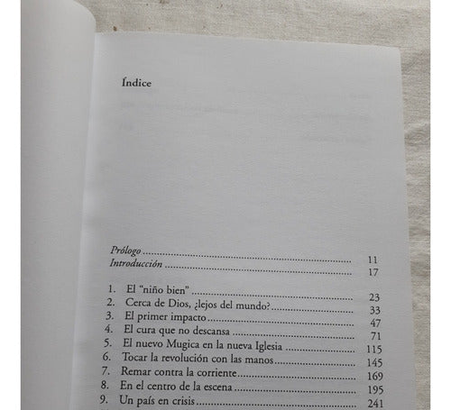 Entre Dos Fuegos - Martin G. De Biase - Ediciones De La Flor 1