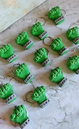 Creaciones de Azúcar y Papel: Hulk Fist Keychains 45 Units in Cold Porcelain 3