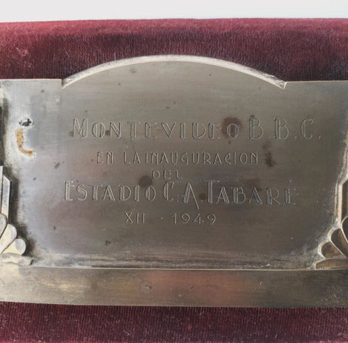 Plaqueta En Bronce De La Inauguración De La Cancha De Tabaré 1