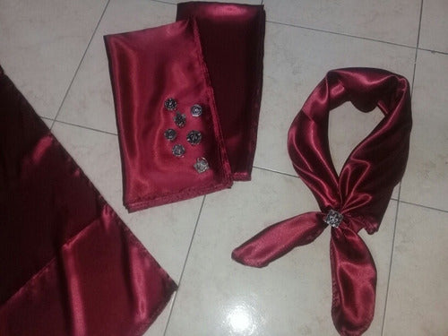 Pañuelo 75 Cms Raso Bordo Con Pasapañuelo 0