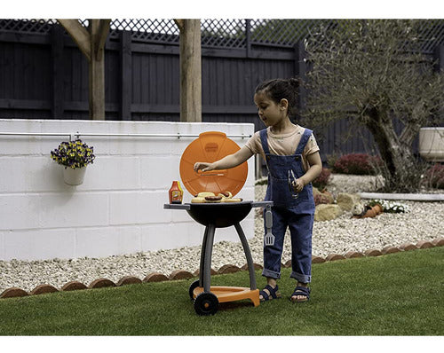 Pequeños Tikes Chisporrotean Y Sirven Juegos De Parrilla De 6