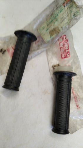 Kymco Original Dink 125 Scooter Grips (Pair) 3