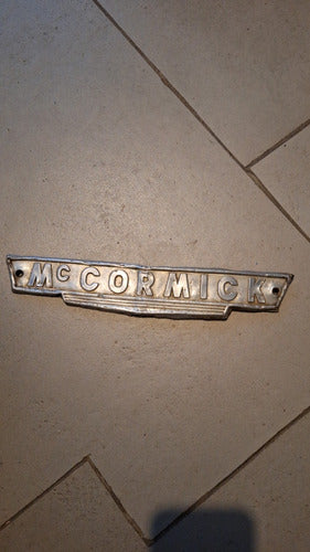 Antigua Insignia De Tractor Mk Cormick .  Aluminio,  Cm 31 1