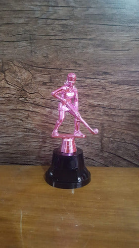 CABPremiaciones Trofeo Plástico Hockey Femenino Rosa 14.5cm Souvenir 1