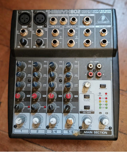 Consola Mezcladora Behringer Xenyx 802 / 6 Entradas 0