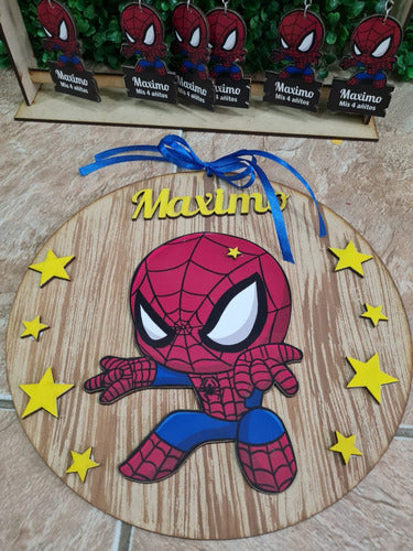 Candy Laser: Spider-Man Keychains Pack of 20 + Key Holder + 25cm Centerpiece 2