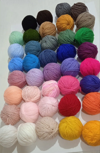 Set of 42 Assorted Colored Yarns x 20g for Embroidery and Crafts + 3 Crochet Hooks 2