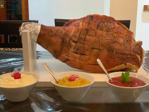 Pernil de Cerdo for 20 People + Breads + Sauces 6