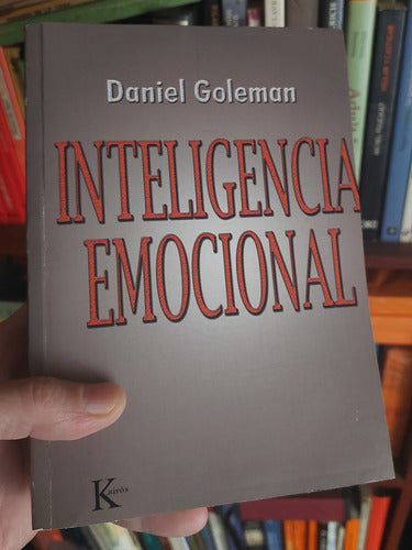 Emotional Intelligence + This Pain Is Not Mine - 2 Books Set - Inteligencia Emocional + Este Dolor No Es Mío -Pack 2 Libros