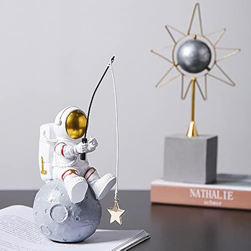 BANOMII Astronaut Figure Statue, Astronaut Fishing Star 1