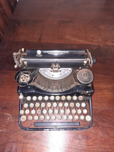 Máquina De Escribir Antigua Underwood 1