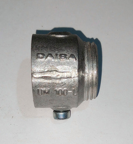 Conector Exterior Daisa Aluminio Um100l Para Caño De 1 PuLG. 1