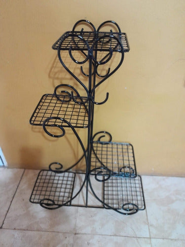 Herreria Basilio Artistic Iron Plant Holder 4