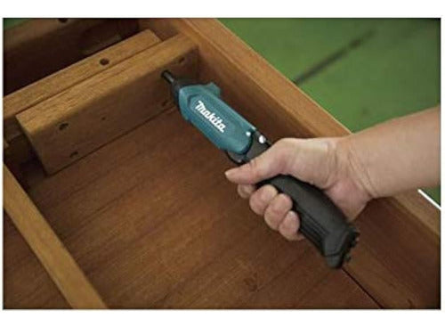 Makita DF001DW 36V Lithium Ion 14 Hex Screwdriver Kit 4