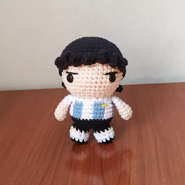 Muñeco de Ganchillo Diego Maradona en Jersey Argentina - Amigurumi hecho a mano para fans y coleccionistas