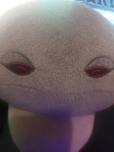 Linxin Muñeco - Doomplushlist | Unique Plush Toy with Red-Eyed Mushroom Design