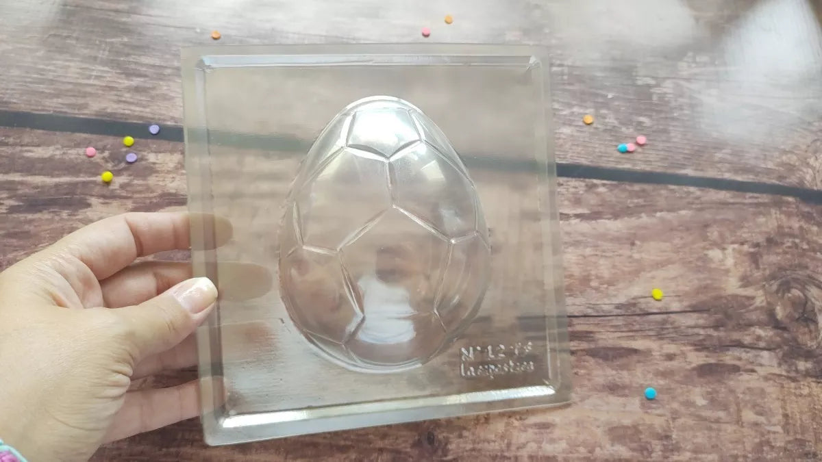 Molde de Acetato La Repostera para Huevos con Textura de Pelota de Fútbol: ¡Crea Impresionantes Huevos de Pascua!