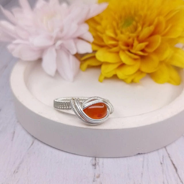 El Taller De Mema - Exquisite Silver-Plated Copper Ring with Orange Agate Stone