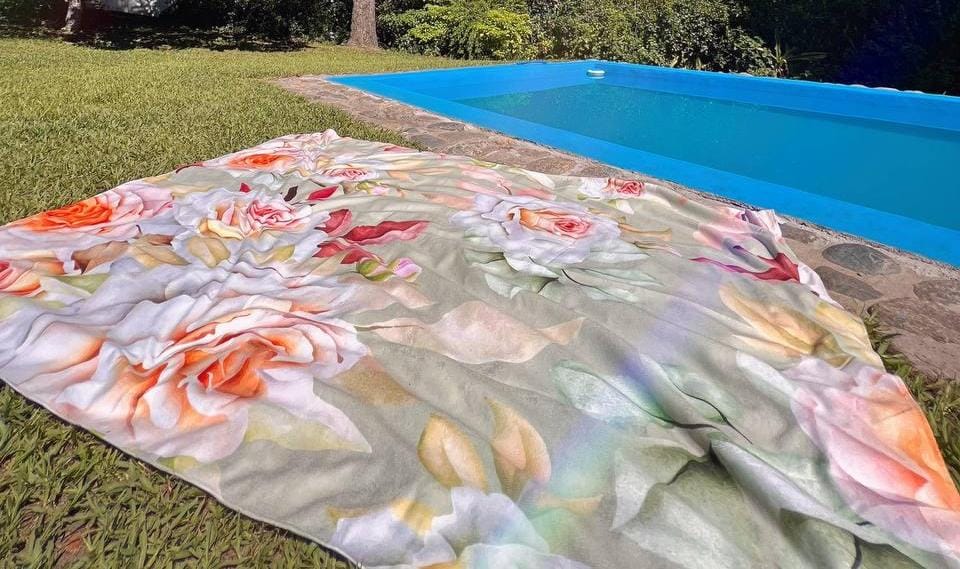 Solcitos Moda - Premium Green Floral Towels, High-Quality Designs, Toallones Flores Verdes 1.50 m x 1.00 m