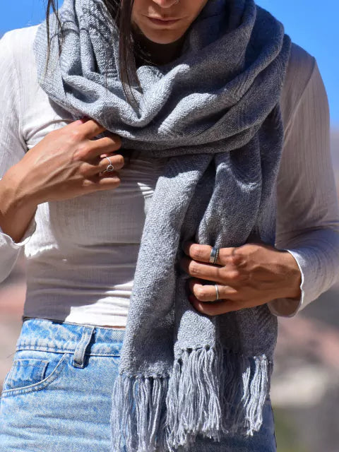 Handwoven Northern Wool Scarf | Humahuaca, Jujuy | Pashmina Norteño | Authentic Tejido Design (Grey)