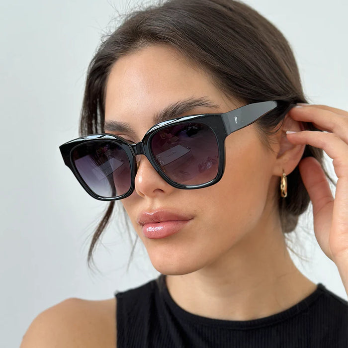 Infinit | Pampita's Stylish Black Gloss Sunglasses - Gray Degrade Lens, UV Protection, Trendy Fashion - Ideal for Outdoor Activities