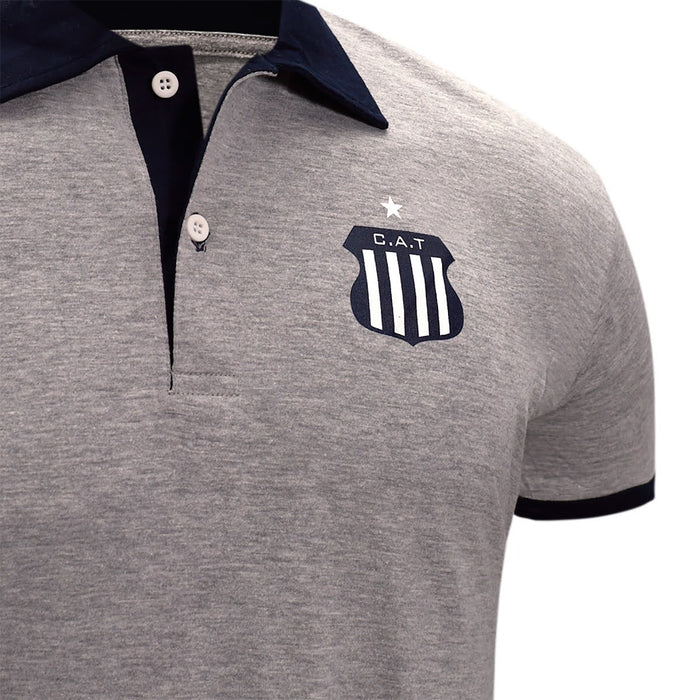Camiseta Polo Gris Deluxe con Escudo Estampado - Club Atlético Talleres de Le Coq Sportif