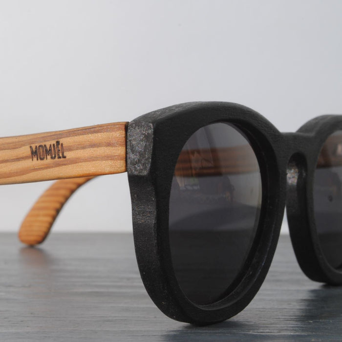 MOMUËL | Anteojos de Sol Minimal Black Sustainable Wooden Sunglasses | UV Protection Elegance in Classic Ebony Finish