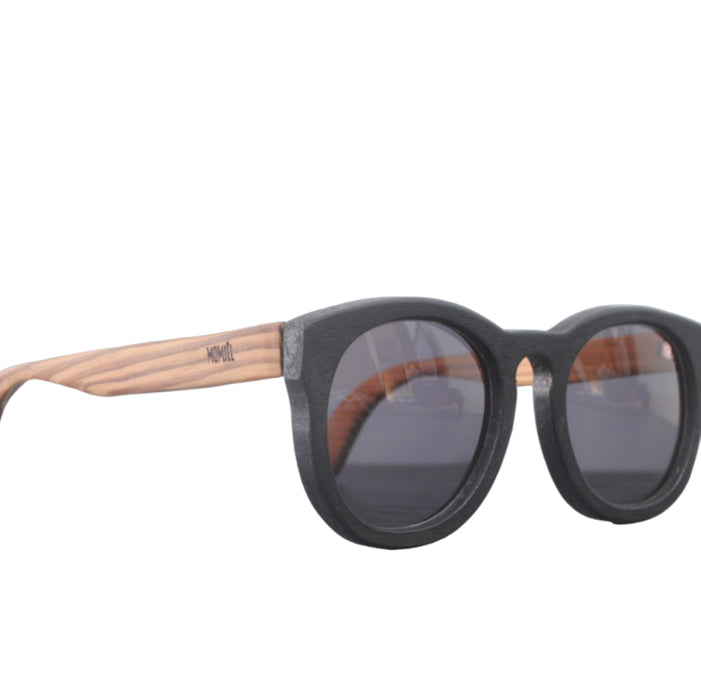 MOMUËL | Anteojos de Sol Minimal Black Sustainable Wooden Sunglasses | UV Protection Elegance in Classic Ebony Finish