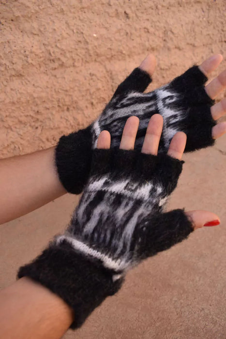 Stylish Fingerless Wool Mittens from Humahuaca, Jujuy - Warm and Cozy Handcrafted Gloves (Black)