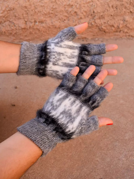 Stylish Fingerless Wool Mittens from Humahuaca, Jujuy - Warm and Cozy Handcrafted Gloves (Dark Gray)