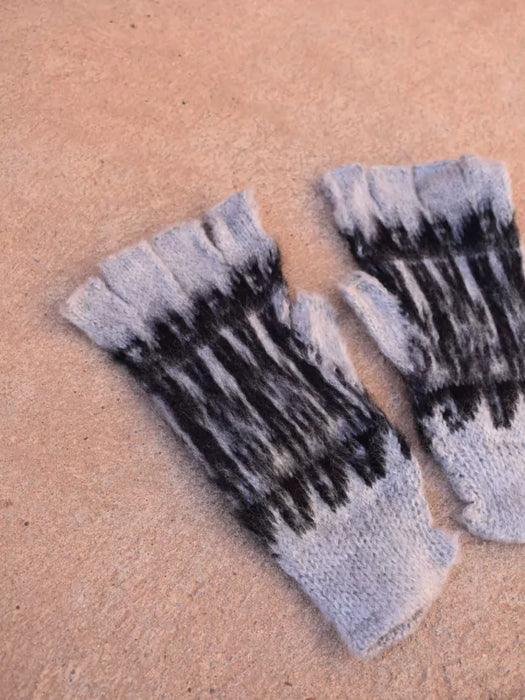 Stylish Fingerless Wool Mittens from Humahuaca, Jujuy - Warm and Cozy Handcrafted Gloves (Light Grey)