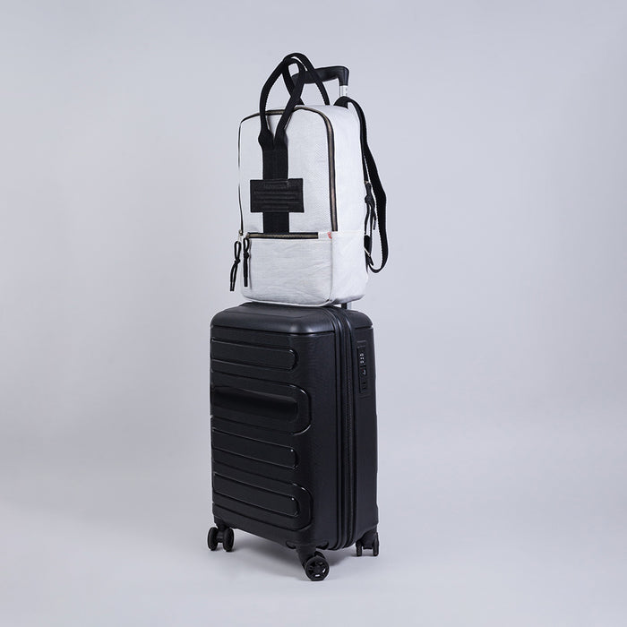 FRACKING DESIGN | Mochila Lonco Backpack - Stylish White/Black Design for Everyday Adventures | 35 cm x 45 cm x 5 cm