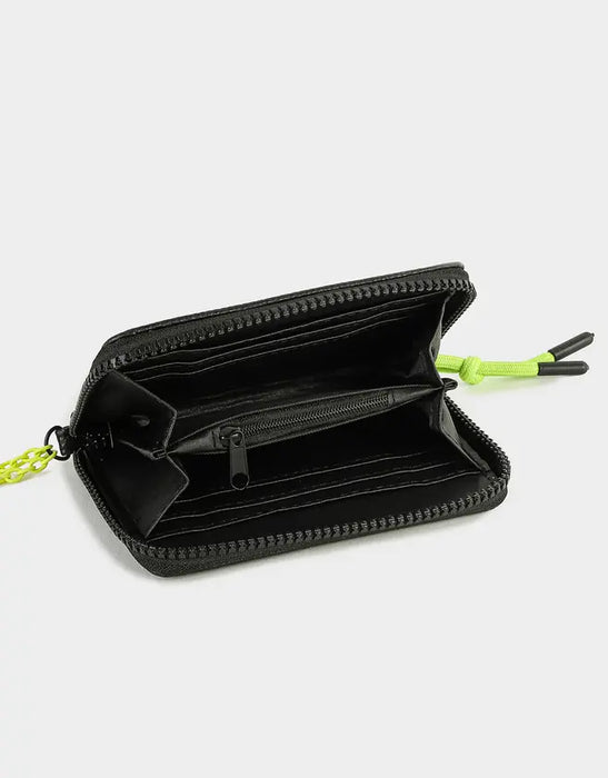 TODOMODA | Faux Leather Chain Wallet - Stylish and Practical Cuerina Accessory