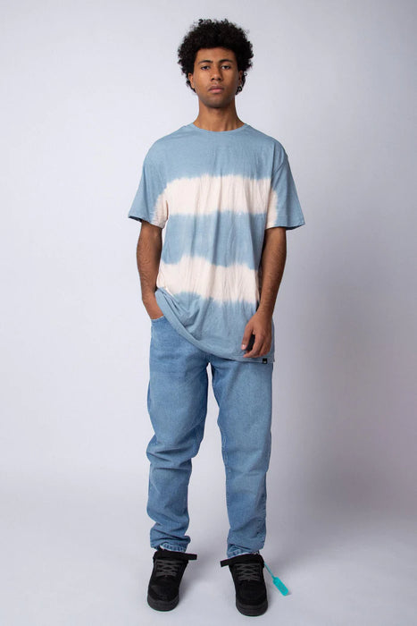Van Como Piña Remera Seru Azul - Elevate Your Wardrobe with Classic Cut and Batik Detail