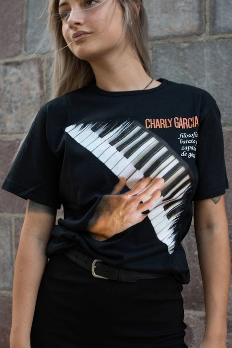 Charly Garcia-Inspired Tee: Filosofía Barata y Zapatos de Goma Rock Argentino
