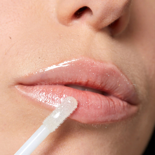 Wanda Store | Lip Combo Sicilia: 1 Lipstick, 1 Liner, 1 Lip Gloss - Enhance Your Beauty with Gorgeous Lip Essentials