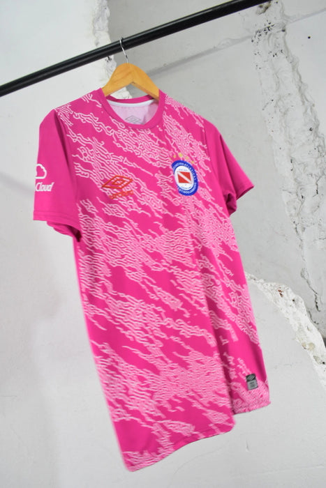 Umbro Camiseta de Arquero Roa Titular Argentinos Juniors El Bicho Goalkeeper Shirt Pink - Umbro Official Merch