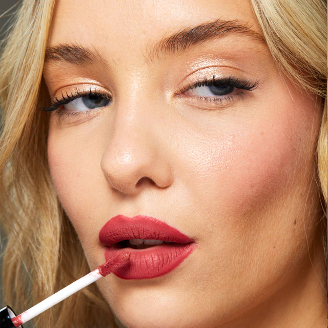 Wanda Store | Lip Combo Florence: 1 Lipstick, 1 Liner, 1 Lip Gloss - Complete Your Look with Stunning Lip Essentials
