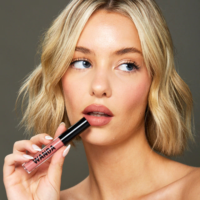 Wanda Store | Lip Combo Sicilia: 1 Lipstick, 1 Liner, 1 Lip Gloss - Enhance Your Beauty with Gorgeous Lip Essentials