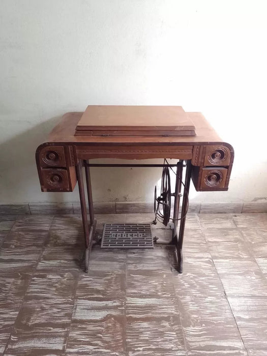 Maquina de Coser Antigua Old Sewing Machine with Furniture, Working Ideal for Domestic Use
