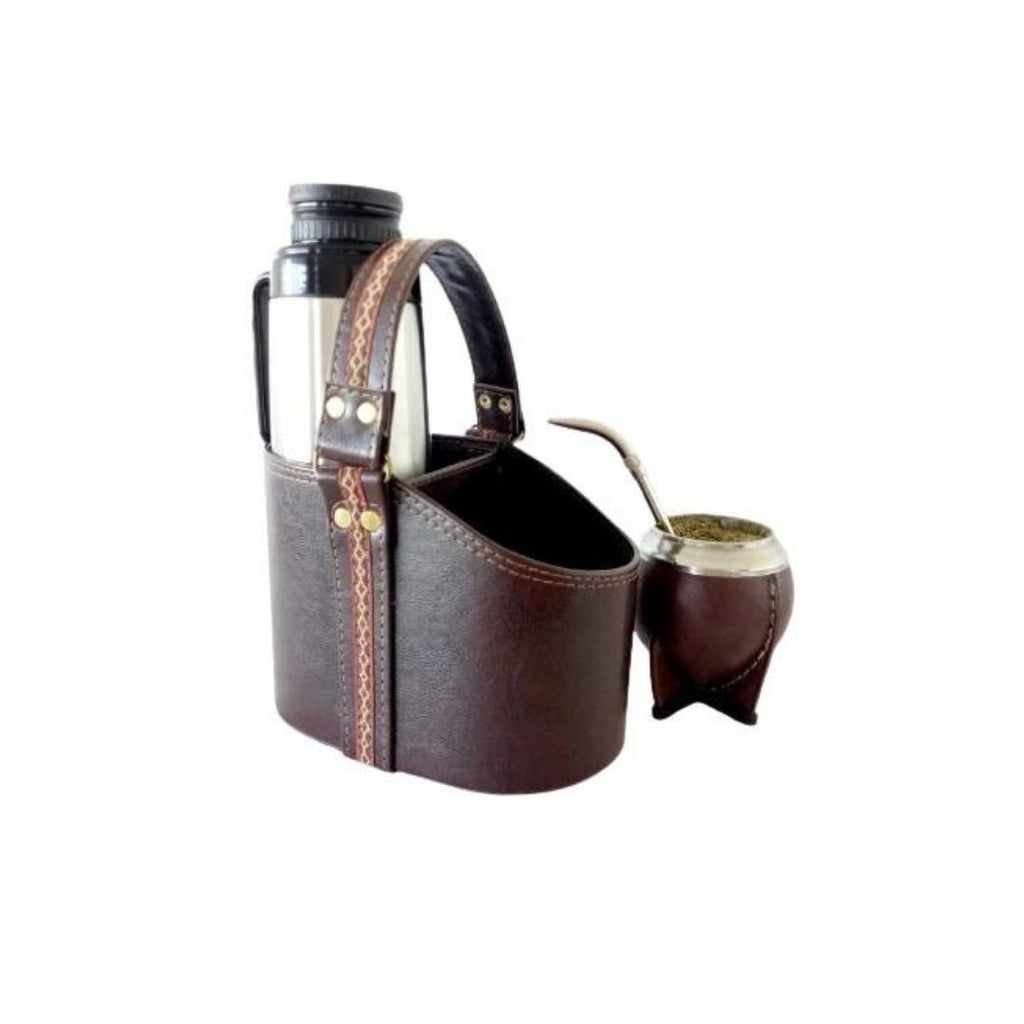 https://latinafy.com/cdn/shop/files/matera-simil-cuero-basket-mate-case_1024x1024.jpg?v=1689100728