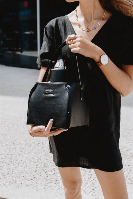 Ruggeri Bags | Bolso Matero Plain Black Synthetic Leather Matera with Pocket & Metal Closure