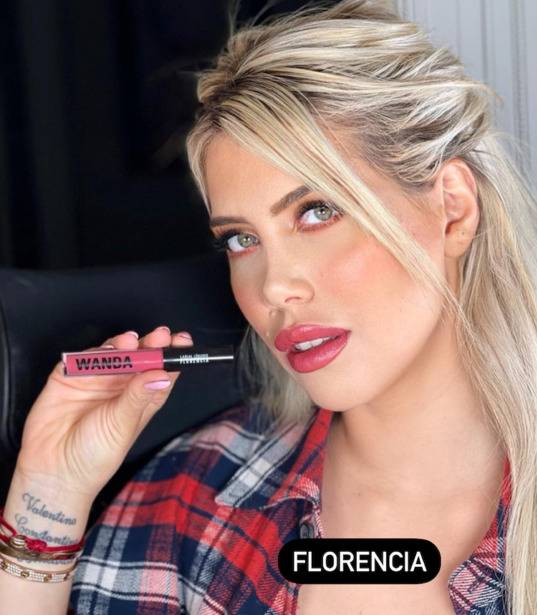 Wanda Nara Cosmetics Florencia Labial Líquido Intransferível com Hialurônico Batom Líquido Matte No Transfer 