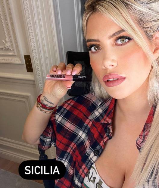 Wanda Nara Cosmetics Sicilia Labial Líquido Intransferível con Hialurônico Batom Líquido Matte No Transfer 